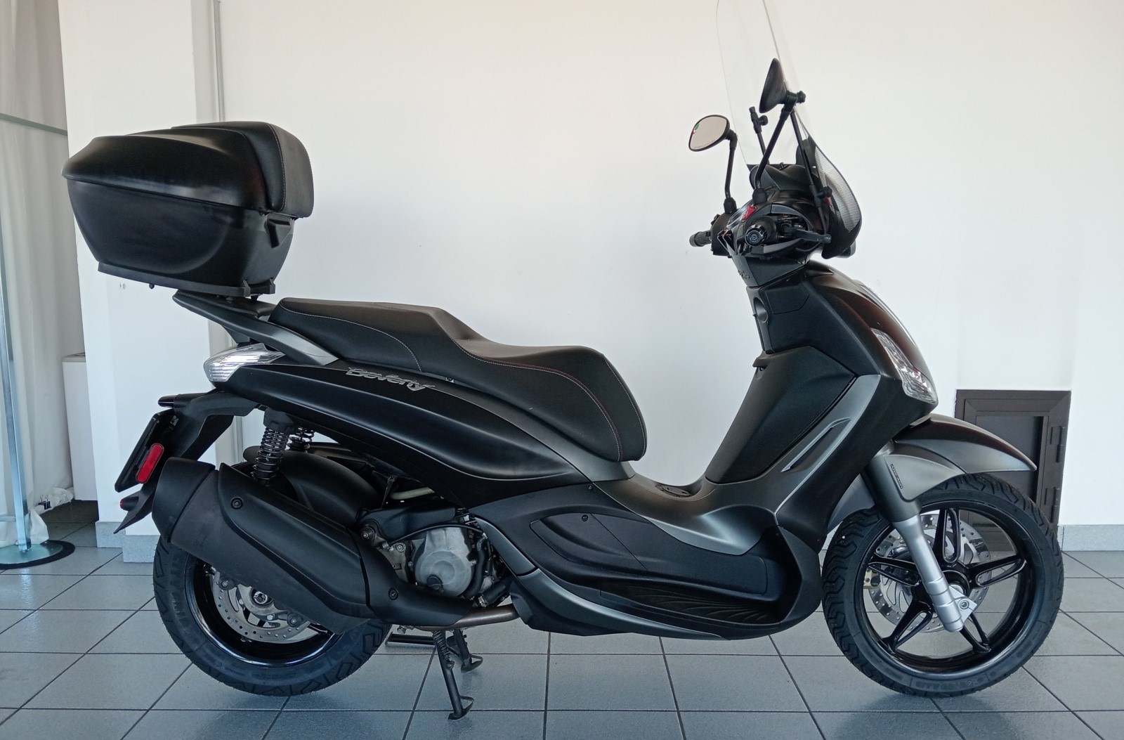PIAGGIO BEVERLY 300 - immagine 2