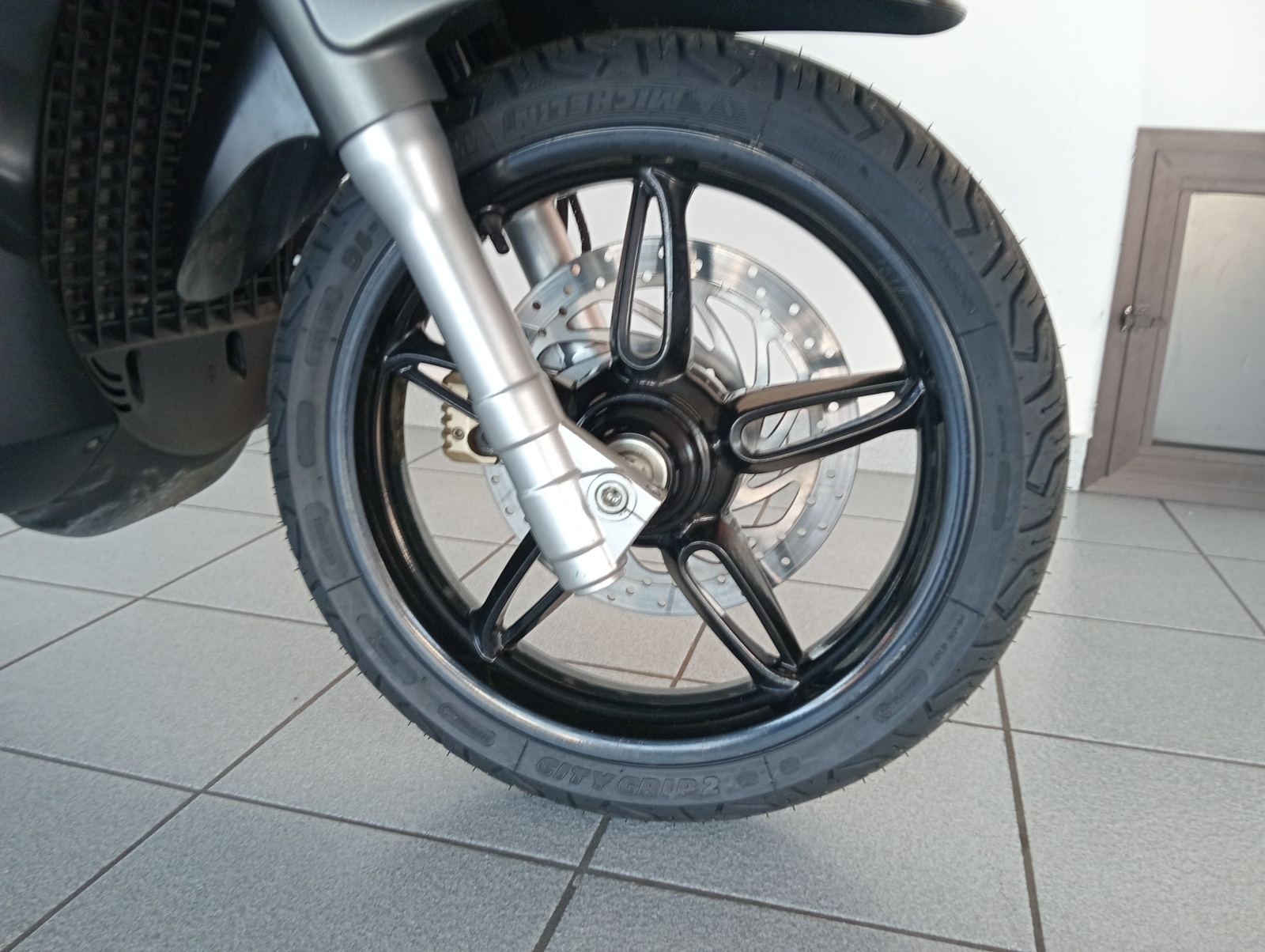 PIAGGIO BEVERLY 300 - immagine 12