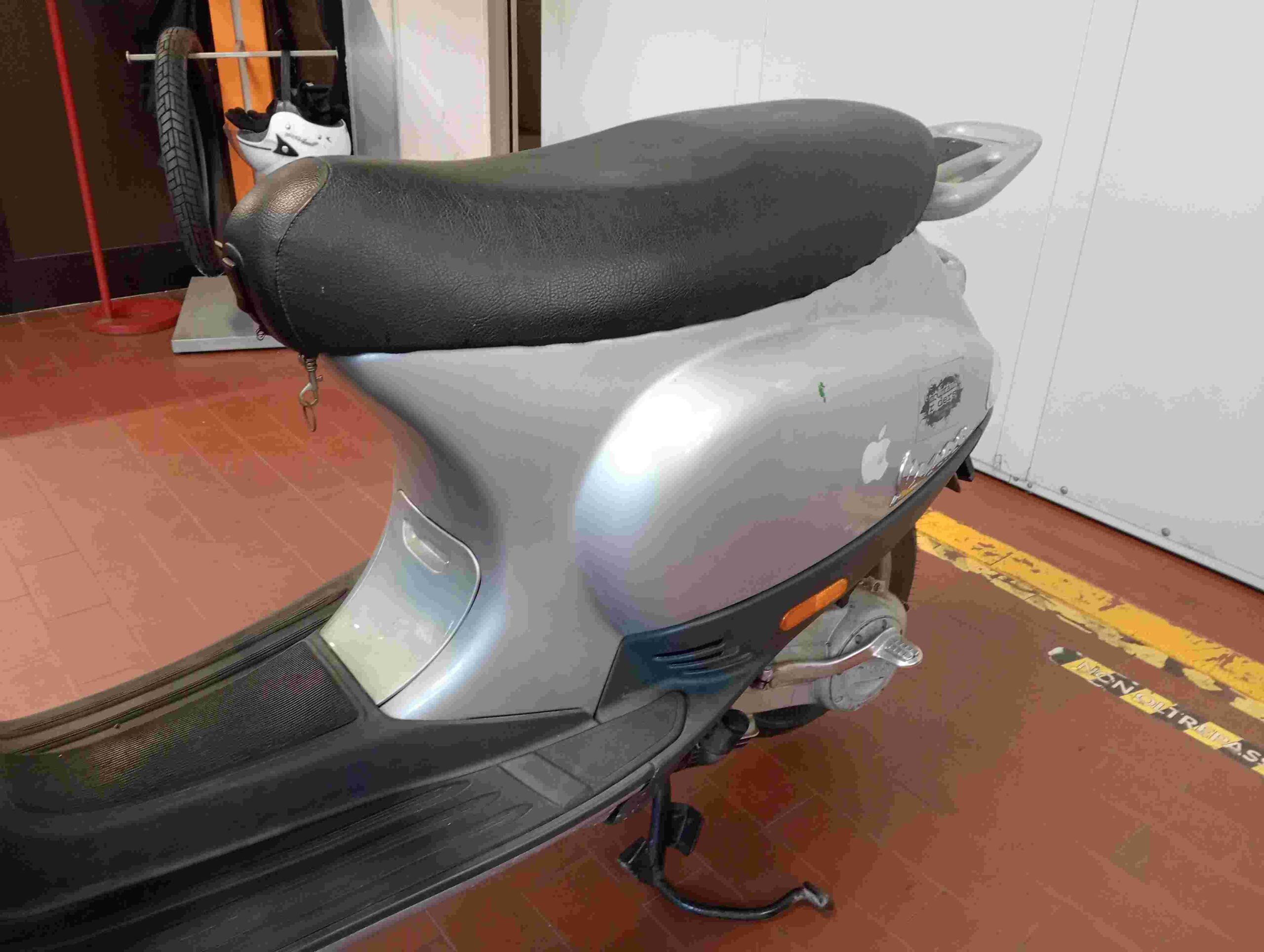 PIAGGIO VESPA 50 (2009) - immagine 9
